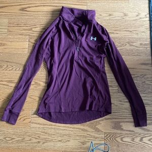 Women’s Under Armour maroon workout quarter zip great condition